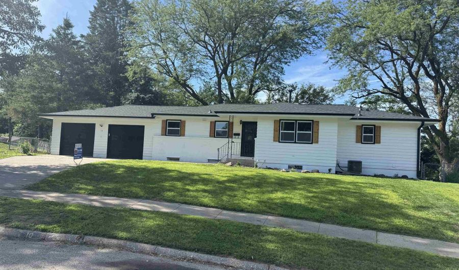 10 Fair Rdg, Atlantic, IA 50022 - 4 Beds, 2 Bath