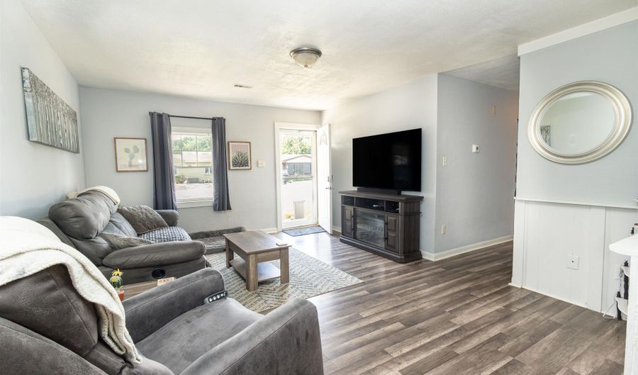 1974 Britton Dr, Beech Grove, IN 46107 - 4 Beds, 1 Bath