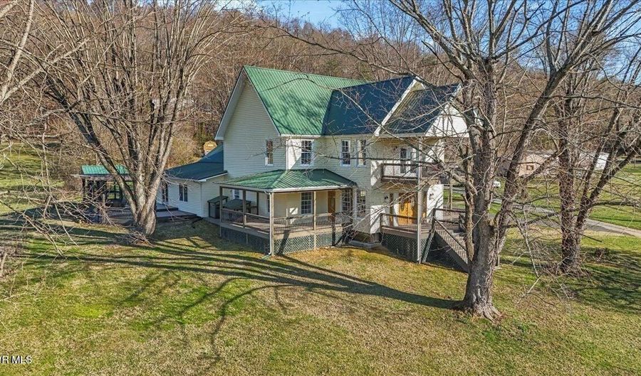 225 Mary Lamons Rd, Afton, TN 37616 - 6 Beds, 4 Bath
