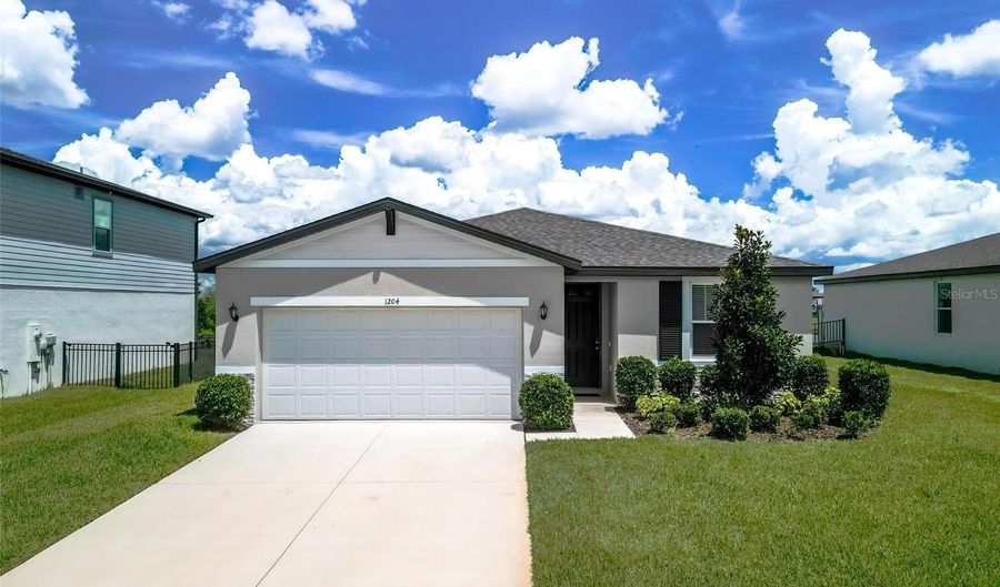 1204 OAK VALLEY Dr, Auburndale, FL 33823 - 3 Beds, 2 Bath