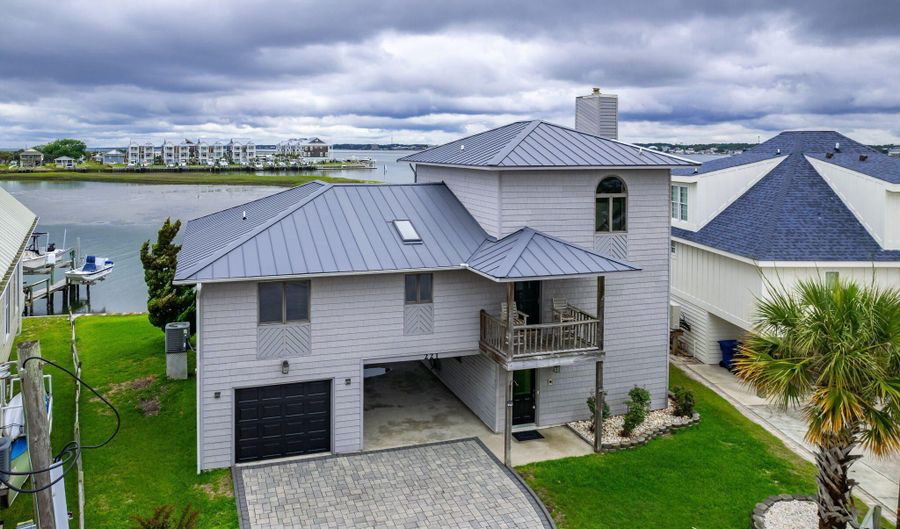 221 Smith St, Atlantic Beach, NC 28512 - 2 Beds, 3 Bath