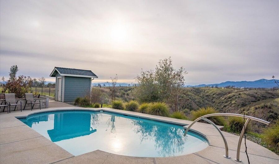 15093 Sunshine Rdg, Anderson, CA 96007 - 3 Beds, 2 Bath