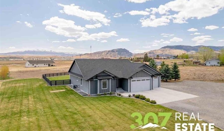 28 Gerber Ln, Cody, WY 82414 - 5 Beds, 3 Bath