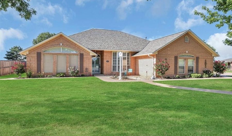 409 Pheasant Cir, Altus, OK 73521 - 4 Beds, 3 Bath