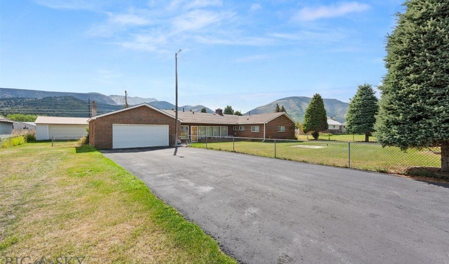 105 Howe St, Anaconda, MT 59711 - 3 Beds, 2 Bath