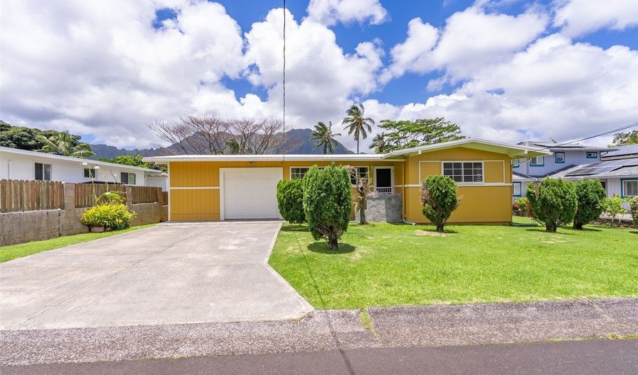 45-313 Nakuluai St, Kaneohe, HI 96744 - 3 Beds, 2 Bath
