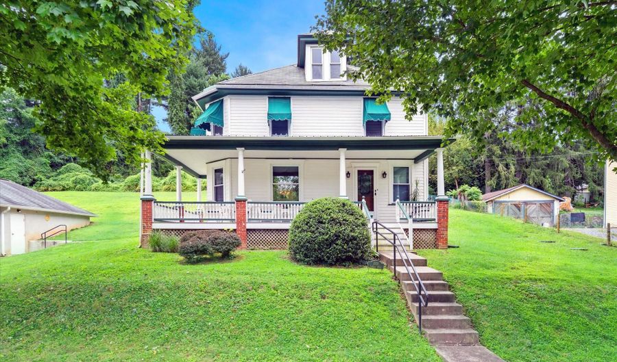 1101 YORKLYN Rd, Hockessin, DE 19707 - 3 Beds, 2 Bath