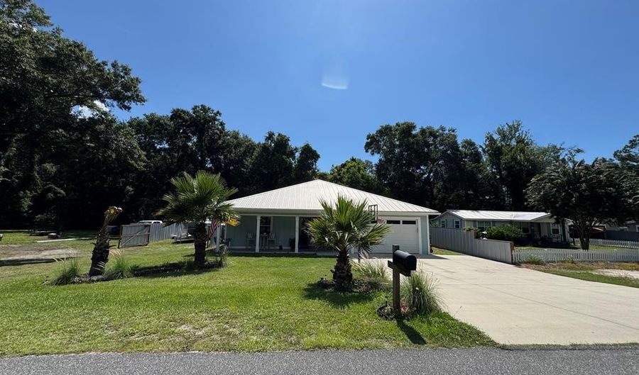 175 24th Ave, Apalachicola, FL 32320 - 4 Beds, 2 Bath
