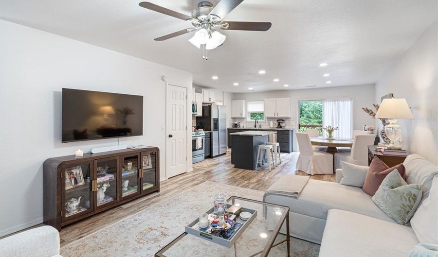 507 Braithwaite St B, Bentonville, AR 72712 - 3 Beds, 3 Bath