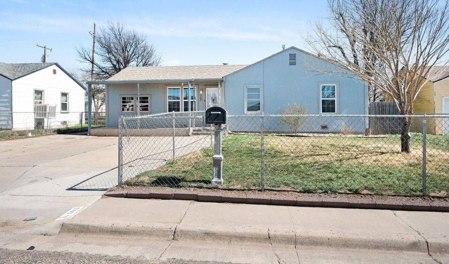 707 S Manhattan St, Amarillo, TX 79109 - 4 Beds, 2 Bath