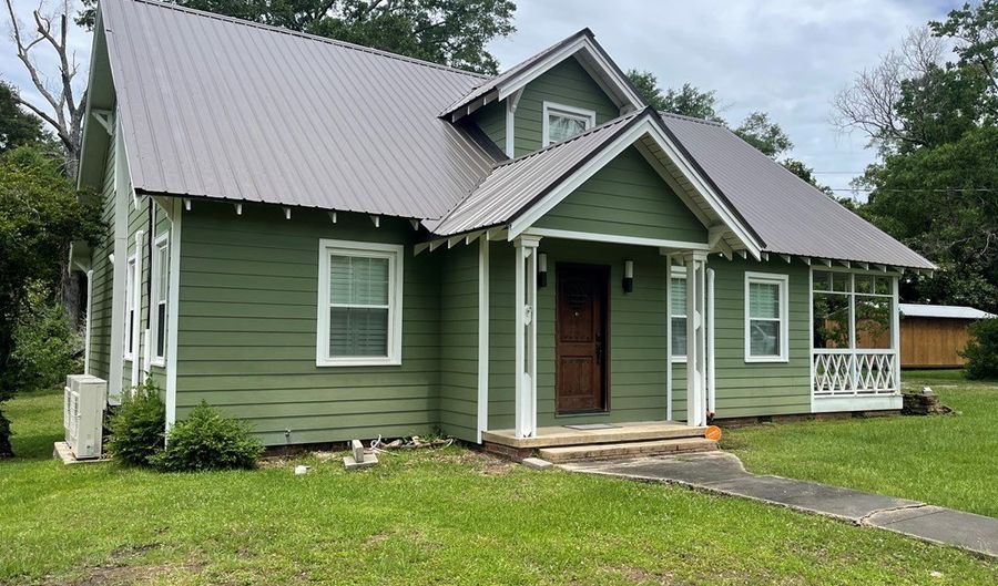 417 N JACKSON St, Brookhaven, MS 39601 - 3 Beds, 3 Bath
