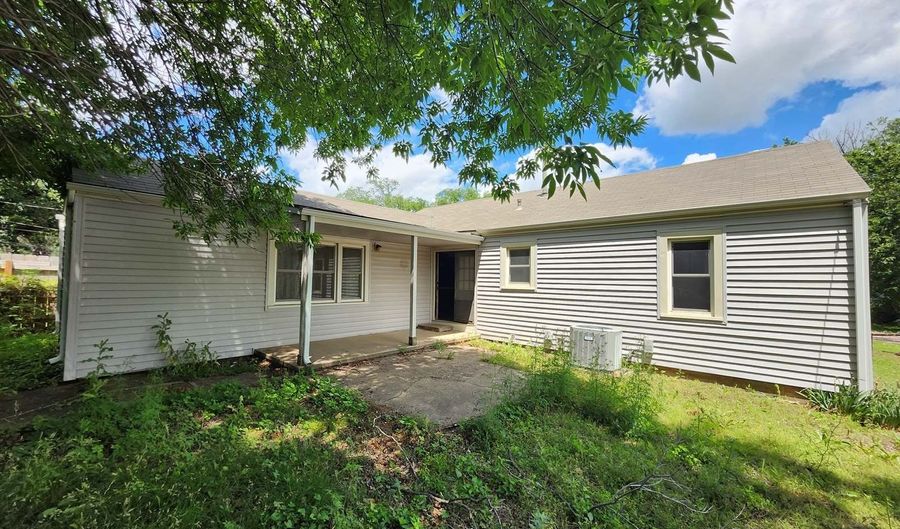 1311 Pauline St, Augusta, KS 67010 - 3 Beds, 1 Bath