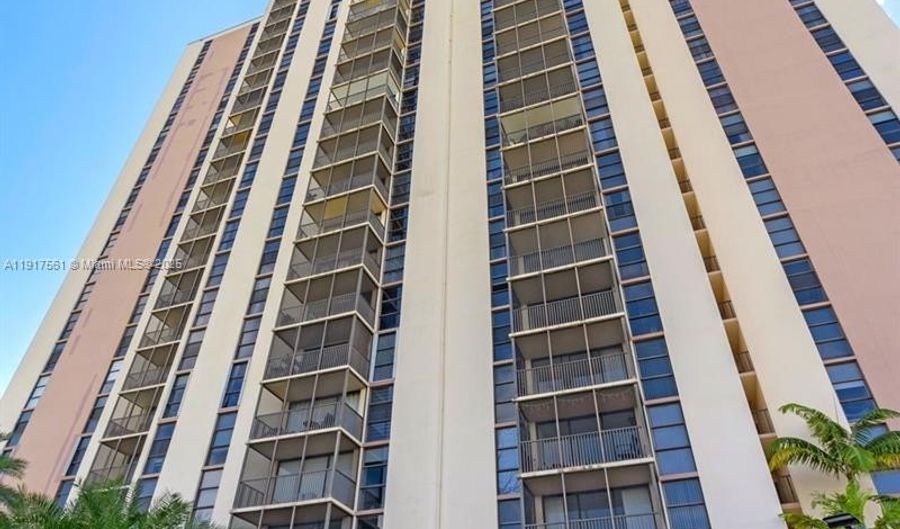 20367 W Country Club Dr L25, Aventura, FL 33180 - 1 Beds, 2 Bath