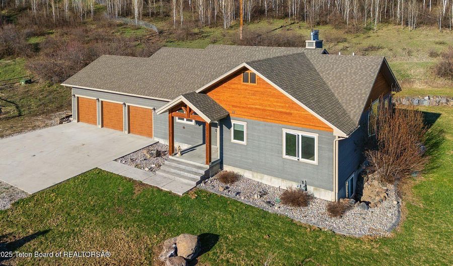 660 BUFFALO Dr, Alpine, WY 83128 - 4 Beds, 3 Bath