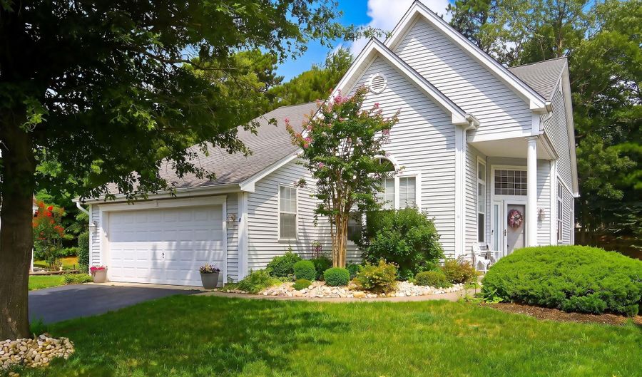 9 Forest Lake Ct, Barnegat, NJ 08005 - 2 Beds, 2 Bath