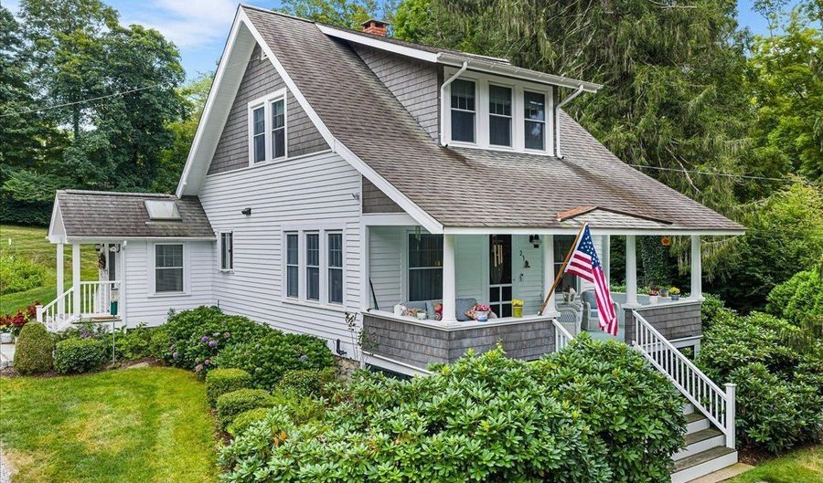 23 Spring St, Chester, CT 06412 - 2 Beds, 2 Bath