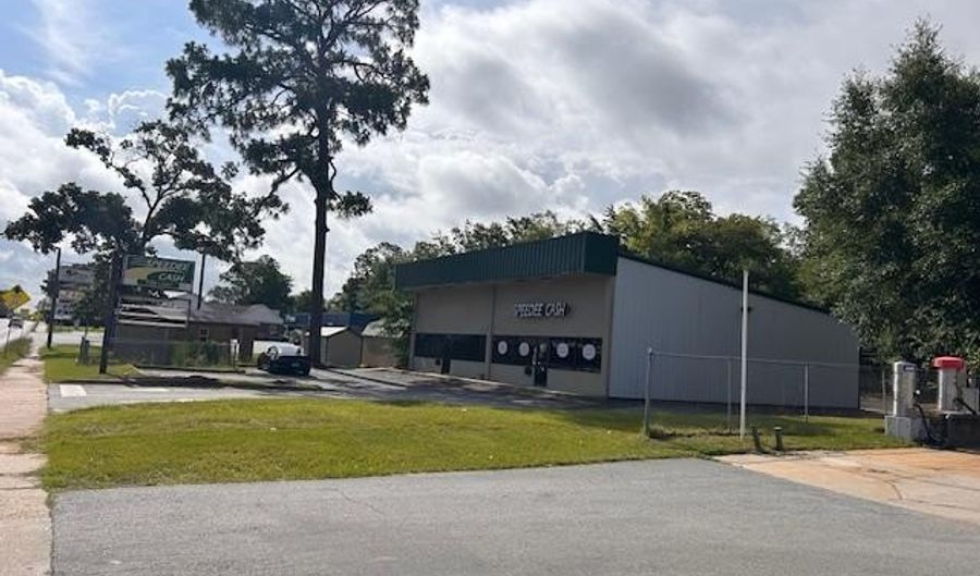 1118 A/B Shotwell St, Bainbridge, GA 39817 - 0 Beds, 2 Bath