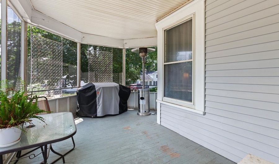 403 Finch St, Adrian, MI 49221 - 4 Beds, 2 Bath