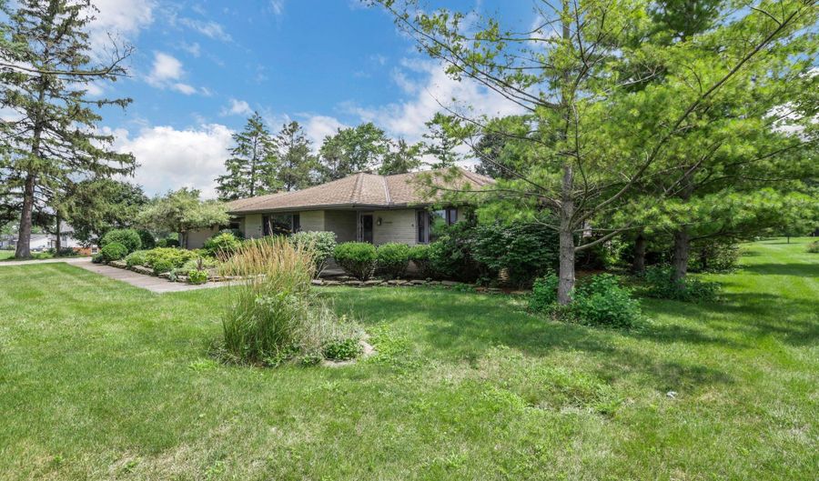 13450 Commercial Point Rd, Ashville, OH 43103 - 3 Beds, 2 Bath