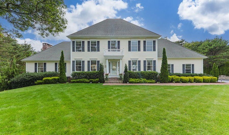 29 Weatherdeck Dr, Bourne, MA 02532 - 4 Beds, 5 Bath