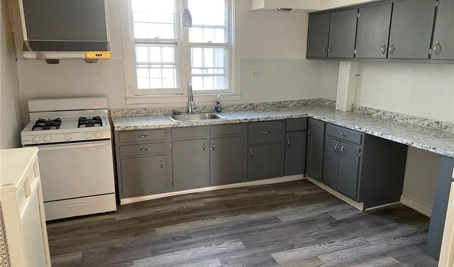 7 N Georgia Ave, Atlantic City, NJ 08401 - 6 Beds, 2 Bath