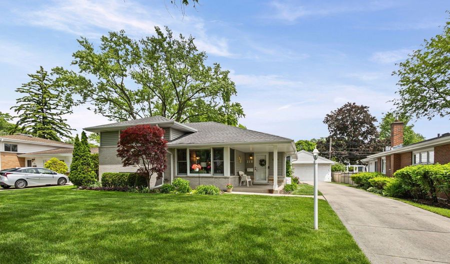 21 N Waterman Ave, Arlington Heights, IL 60004 - 3 Beds, 2 Bath
