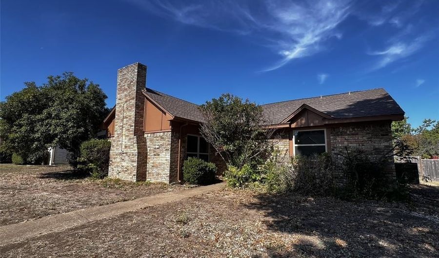 911 New Bedford Ln, Allen, TX 75002 - 4 Beds, 2 Bath