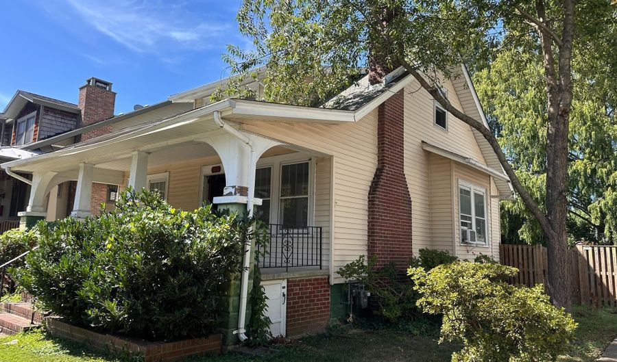 2502 LESLIE Ave, Alexandria, VA 22301 - 5 Beds, 3 Bath