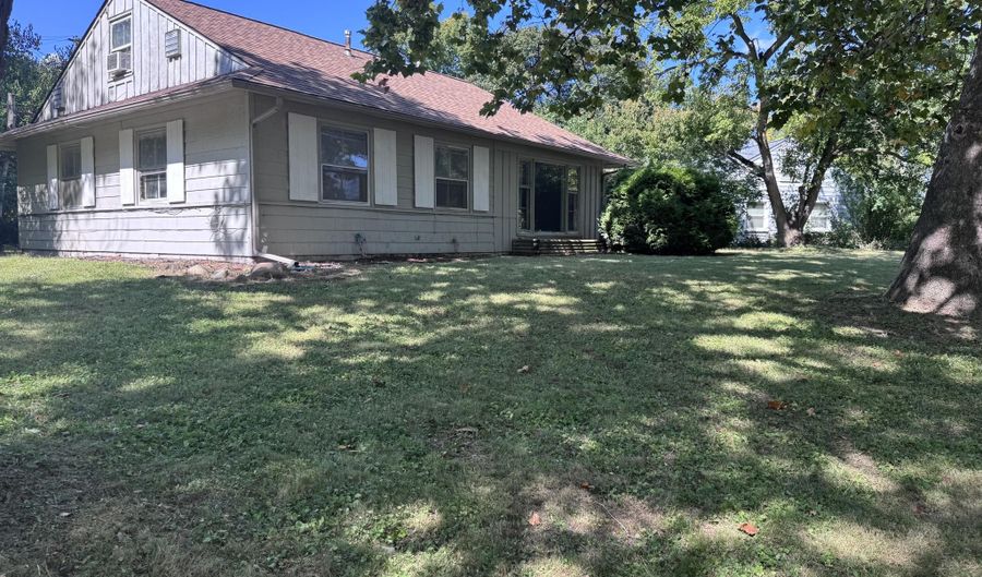 2310 Pinecrest Ave, Ann Arbor, MI 48104 - 4 Beds, 1 Bath