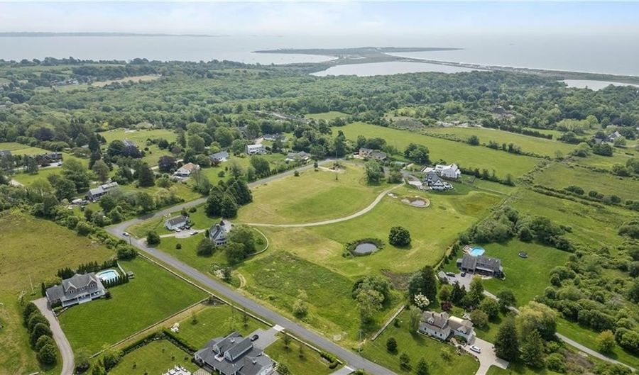 11 Saltwood Farm Rd, Middletown, RI 02842 - 4 Beds, 5 Bath