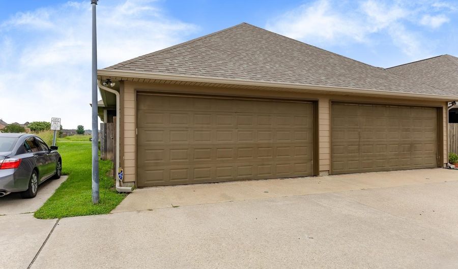 4242 Home Place Dr, Addis, LA 70710 - 3 Beds, 2 Bath