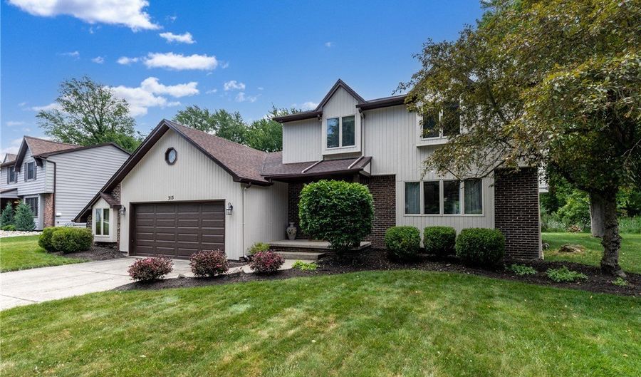 315 Randwood Dr, Amherst, NY 14221 - 4 Beds, 3 Bath