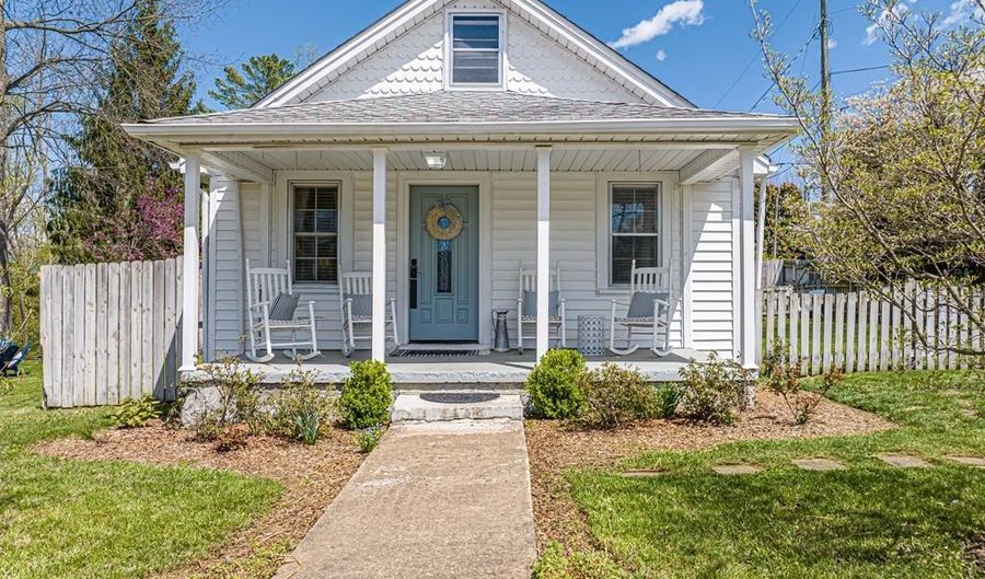 313 Tanner St, Abingdon, VA 24210 - 3 Beds, 1 Bath