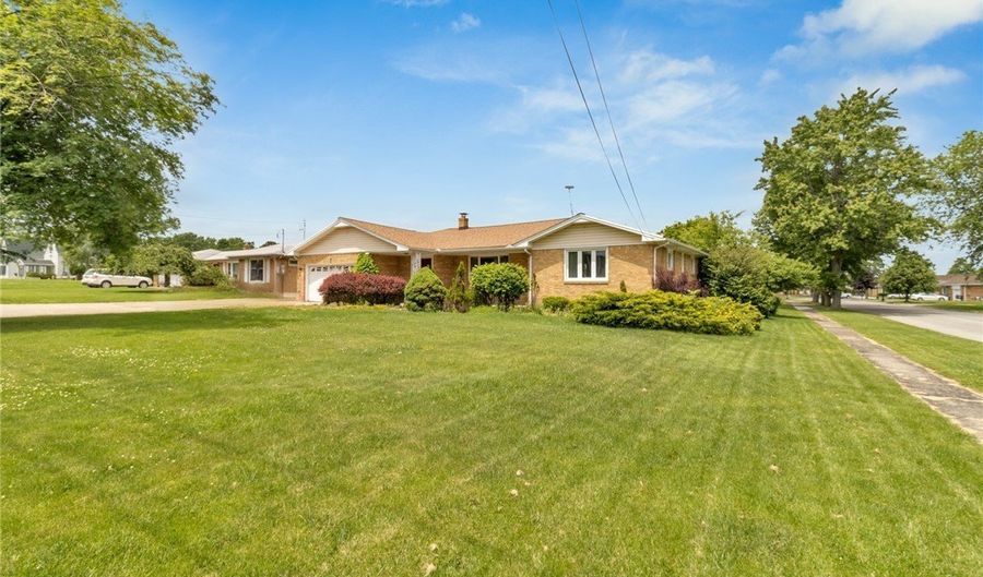 998 Wehrle Dr, Amherst, NY 14221 - 2 Beds, 2 Bath