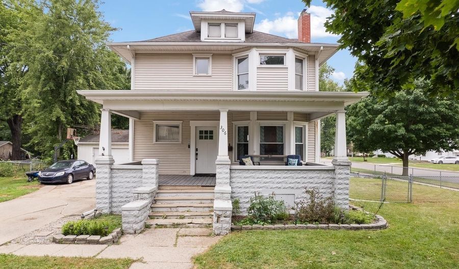 306 N McKenzie St, Adrian, MI 49221 - 3 Beds, 2 Bath