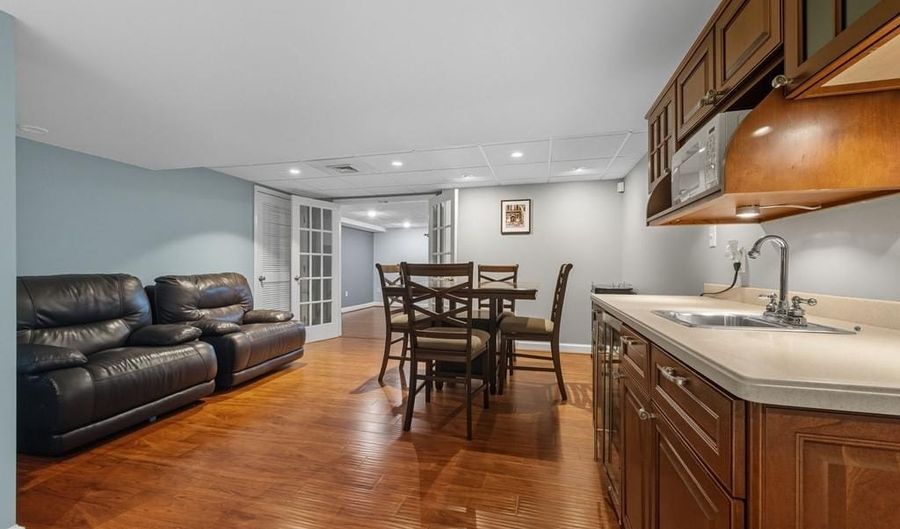 14 STONEBRIDGE Dr, Hockessin, DE 19707 - 4 Beds, 5 Bath