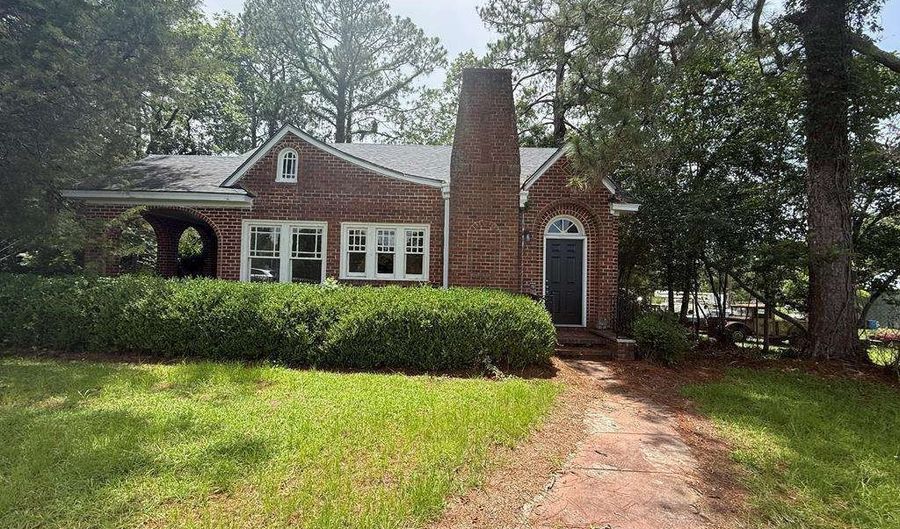 328 S Main St S, Ashburn, GA 31714 - 3 Beds, 2 Bath