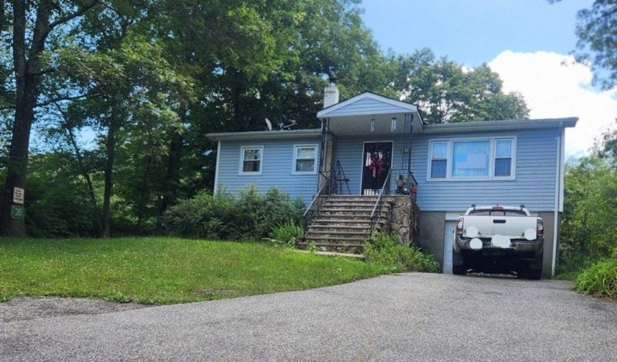 28 Lakeside Dr NW, Alloway, NJ 07461 - 2 Beds, 1 Bath