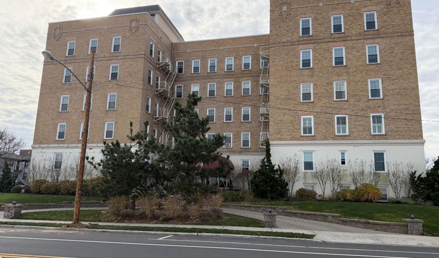 500 Deal Lake Dr 4F, Asbury Park, NJ 07712 - 2 Beds, 2 Bath