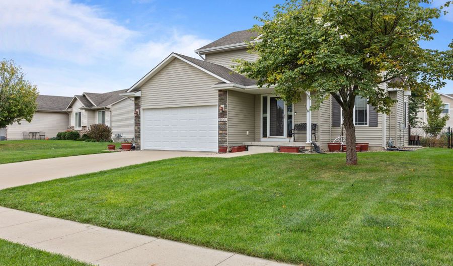 5012 NE Innsbruck Dr, Ankeny, IA 50021 - 3 Beds, 3 Bath
