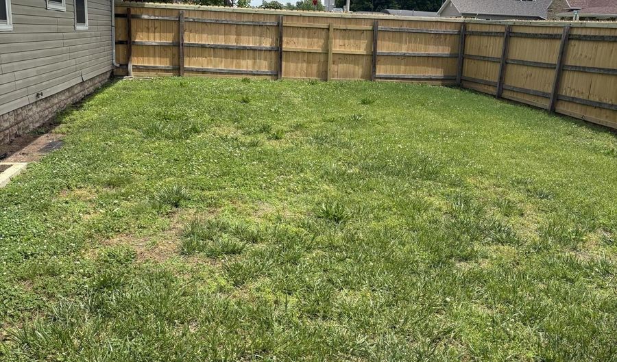417 S Lincoln Ave, Aurora, MO 65605 - 3 Beds, 2 Bath