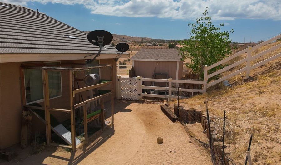 9696 Milpas Dr, Apple Valley, CA 92308 - 3 Beds, 2 Bath