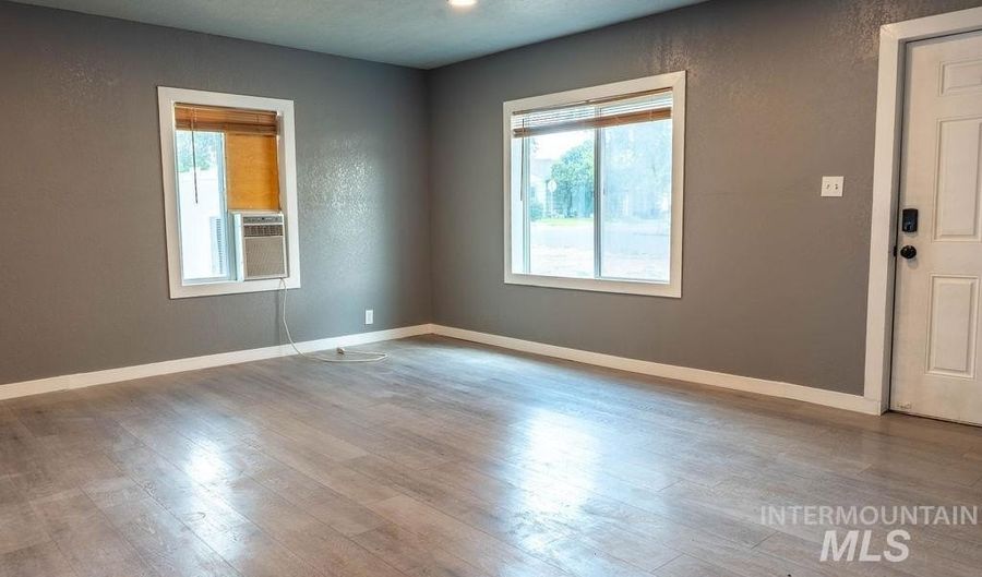 504 8th Ave N, Buhl, ID 83316 - 2 Beds, 1 Bath