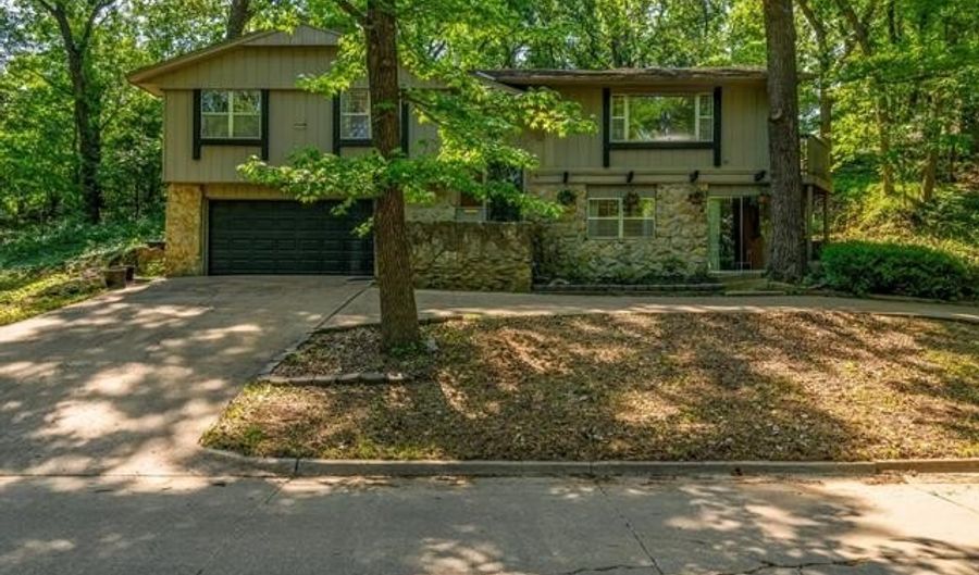 1800 SE Polaris Dr, Bartlesville, OK 74006 - 4 Beds, 3 Bath