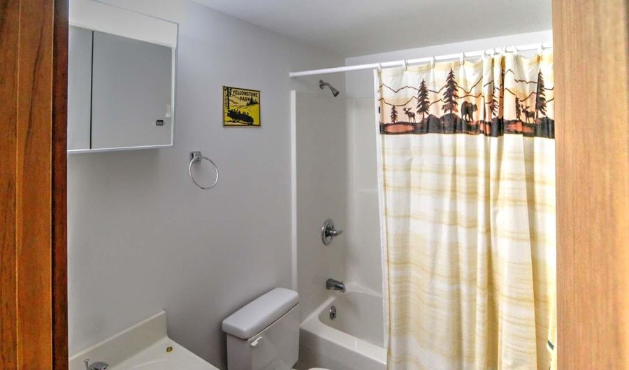 141 MALLARD Dr, Basye, VA 22810 - 2 Beds, 3 Bath