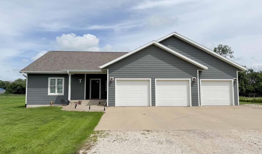 111 Arkansas Ave, Alton, IA 51003 - 5 Beds, 4 Bath