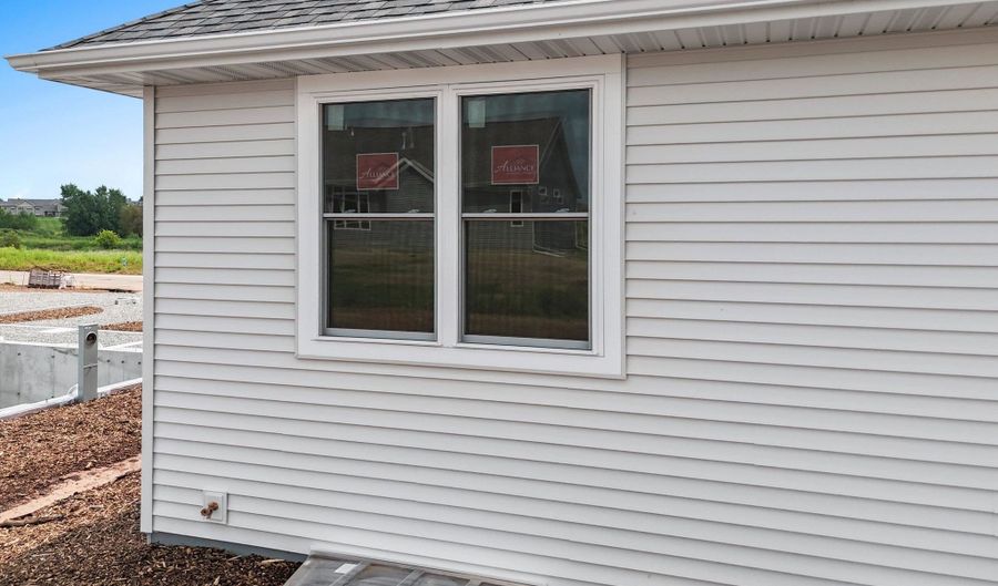 266 E SWEETWATER Way, Appleton, WI 54913 - 4 Beds, 3 Bath