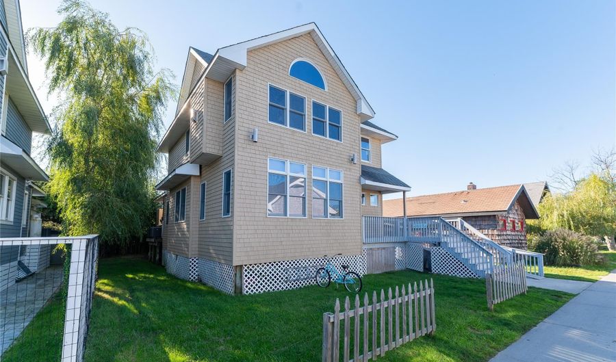 22 Bungalow Walk, Ocean Beach, NY 11770 - 4 Beds, 3 Bath