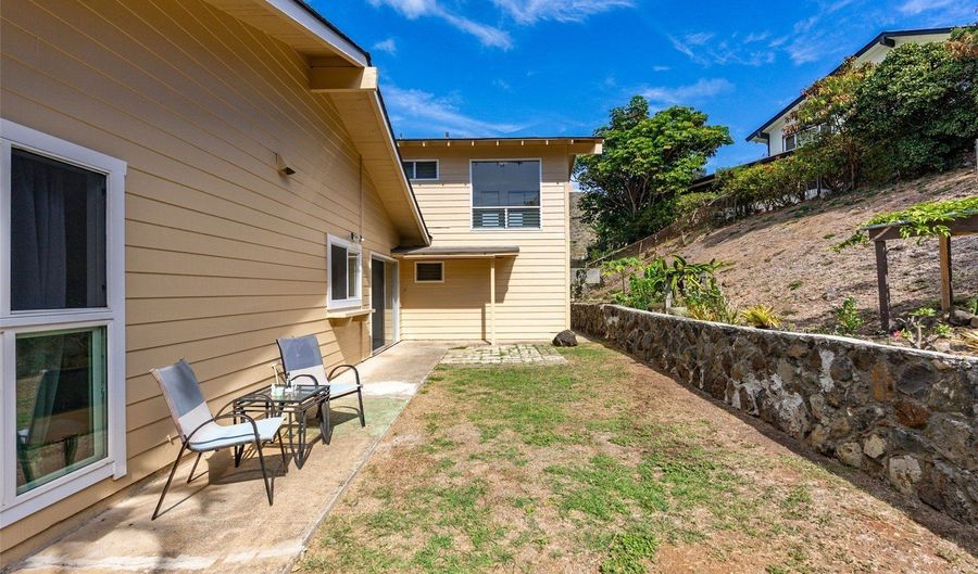 1069 Lunalilo Home Rd, Honolulu, HI 96825 - 6 Beds, 5 Bath