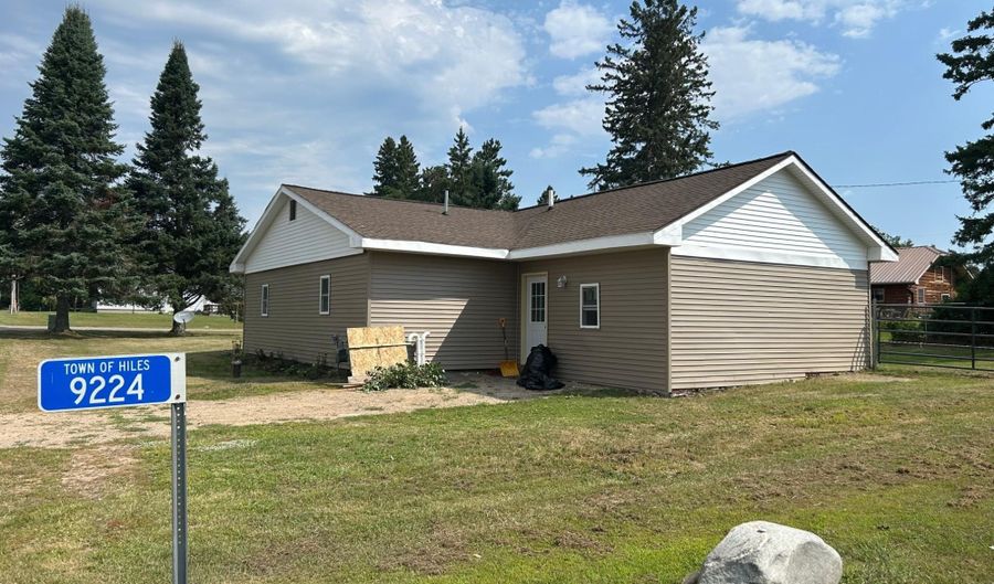 9224 MAIN St N, Argonne, WI 54511 - 3 Beds, 1 Bath